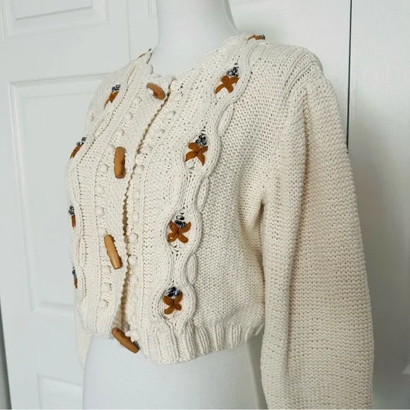 Sessun tesoro cream cable crocheted style sweater cardigan with wooden buttons - Picture 10 of 11